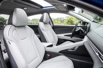 Новий Hyundai Elantra інтер’єр 