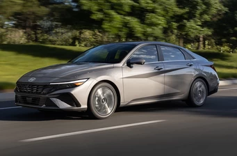 Новий Hyundai Elantra екстер’єр 