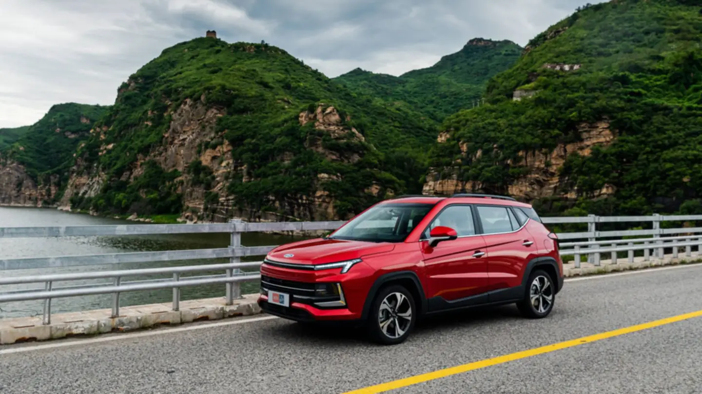 Новий JAC JS4 Фото 