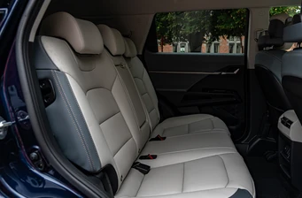 Новий KG Mobility Torres інтер’єр Фото 3