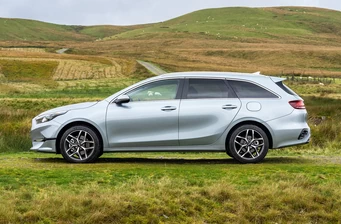 Новий Kia Ceed SW екстер’єр Фото 3
