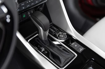 Новий Mitsubishi Eclipse Cross технології та безпека 
