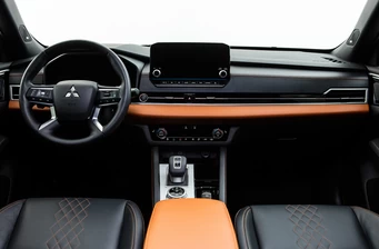 Новий Mitsubishi Outlander інтер’єр Фото 3