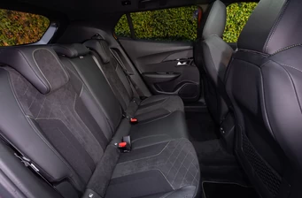 Новий Peugeot 2008 інтер’єр Фото 3