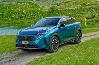 Новий Peugeot 3008 екстер’єр 