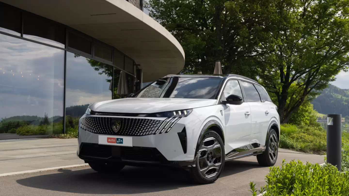 Новий Peugeot 5008 Фото 