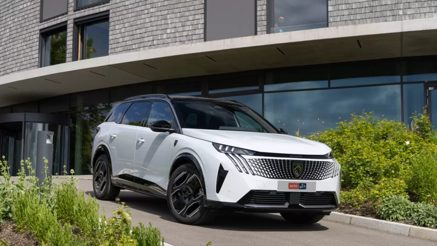 Новий Peugeot 5008 Фото Фото 2