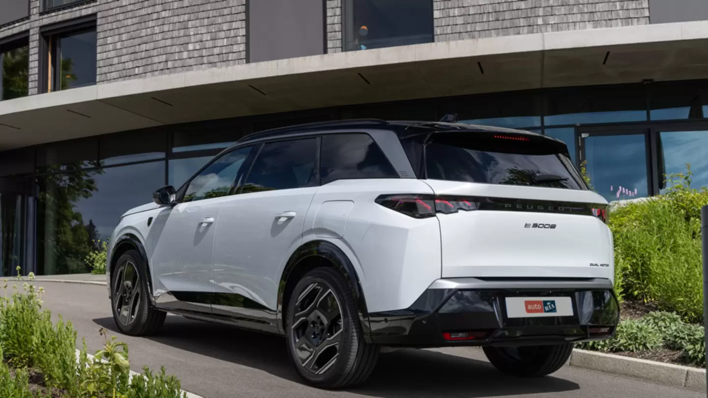 Новий Peugeot 5008 Фото Фото 3