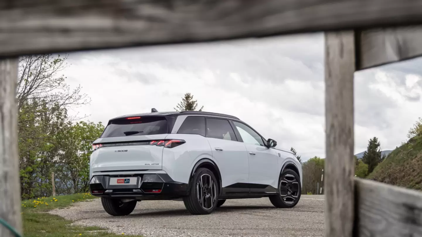 Новий Peugeot 5008 Фото Фото 4