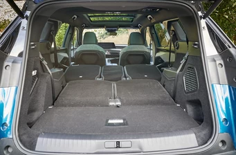 Новий Peugeot 5008 інтер’єр Фото 2