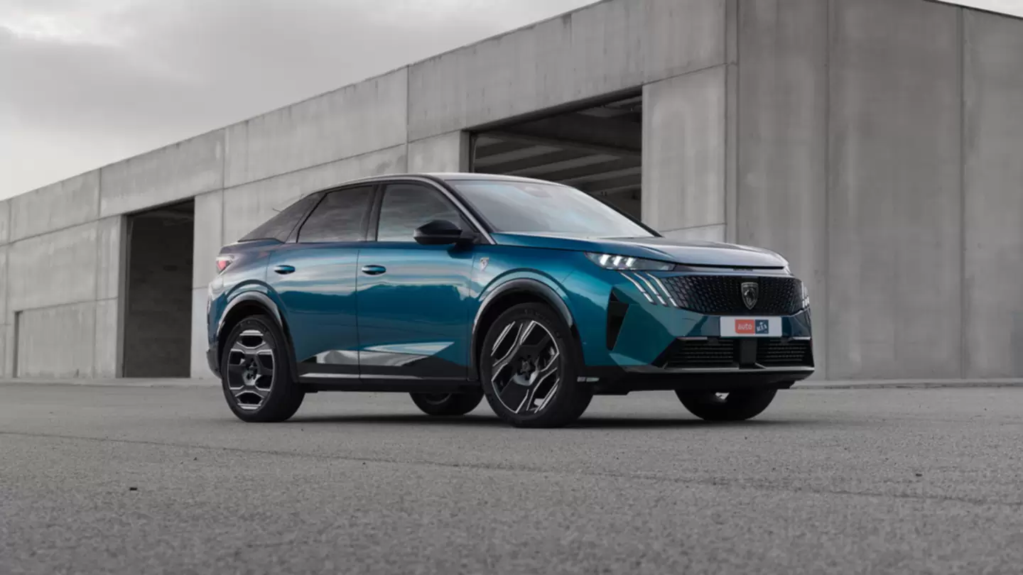 Новий Peugeot e-3008