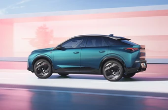 Новий Peugeot e-3008 технології та безпека Фото 3