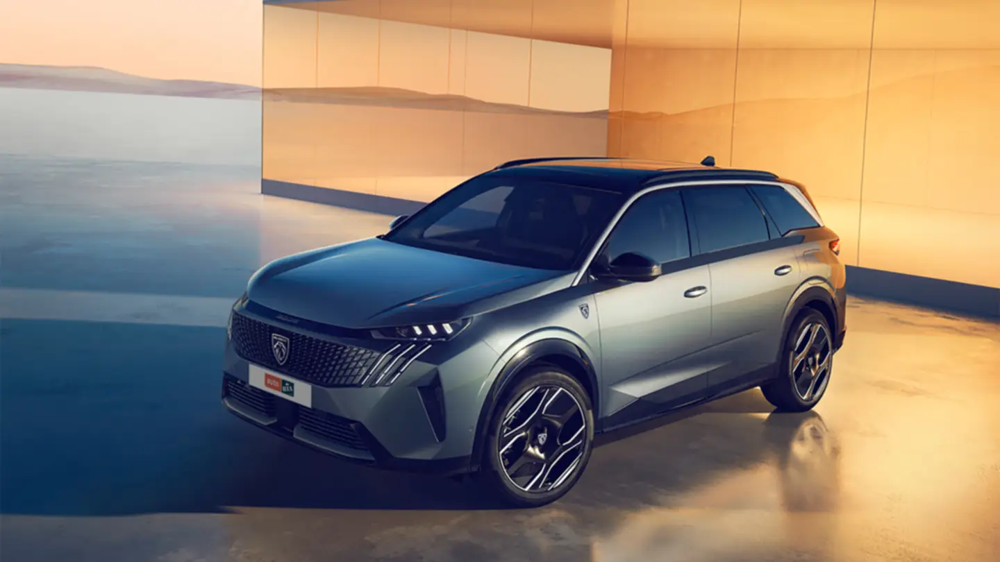 Новий Peugeot e-5008
