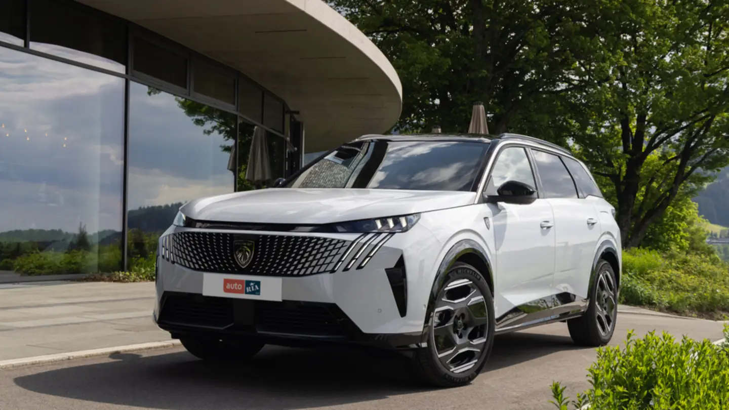 Новий Peugeot e-5008 Фото 