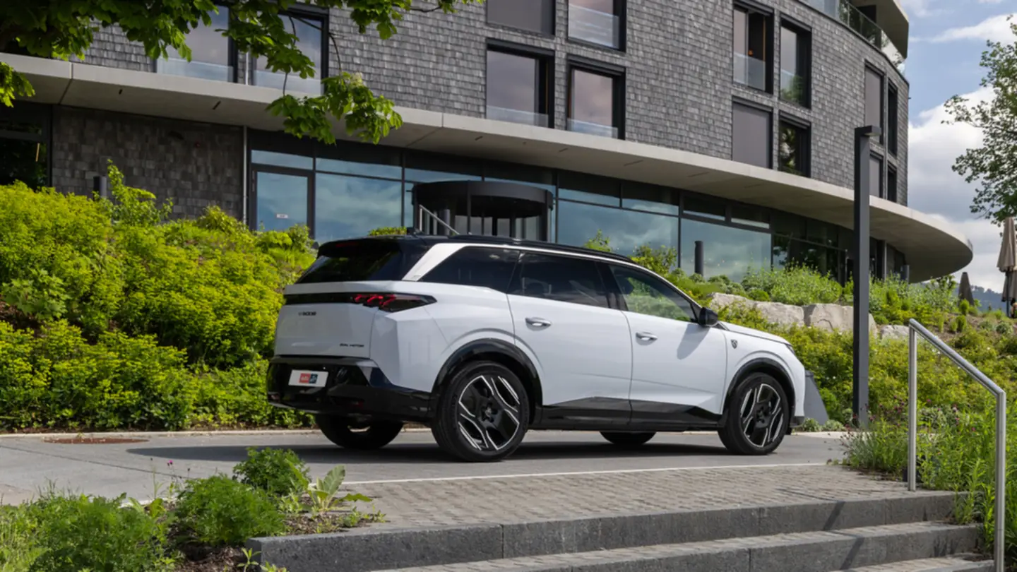 Новий Peugeot e-5008 Фото Фото 3