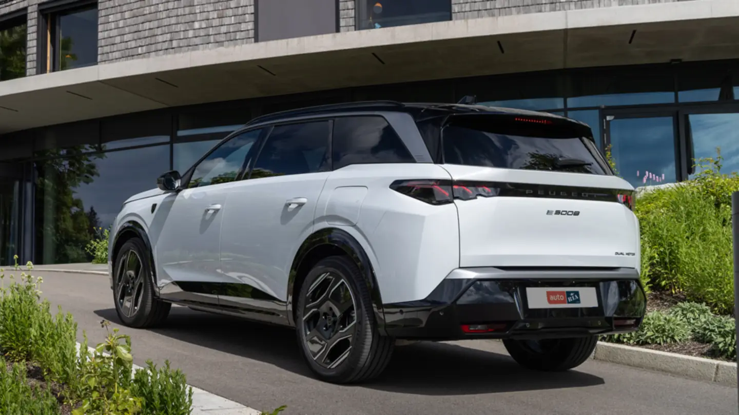 Новий Peugeot e-5008 Фото Фото 4