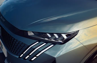 Новий Peugeot e-5008 екстер’єр 
