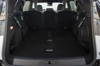 Новий Peugeot e-5008 інтер’єр Фото 3