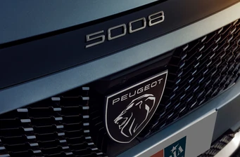 Новий Peugeot e-5008 технології та безпека 