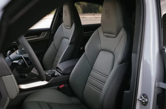 Новий Porsche Cayenne Coupe інтер’єр 
