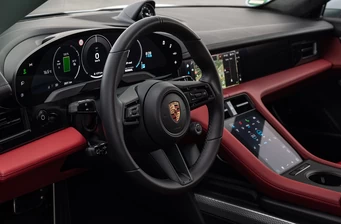 Новий Porsche Taycan технології та безпека Фото 3