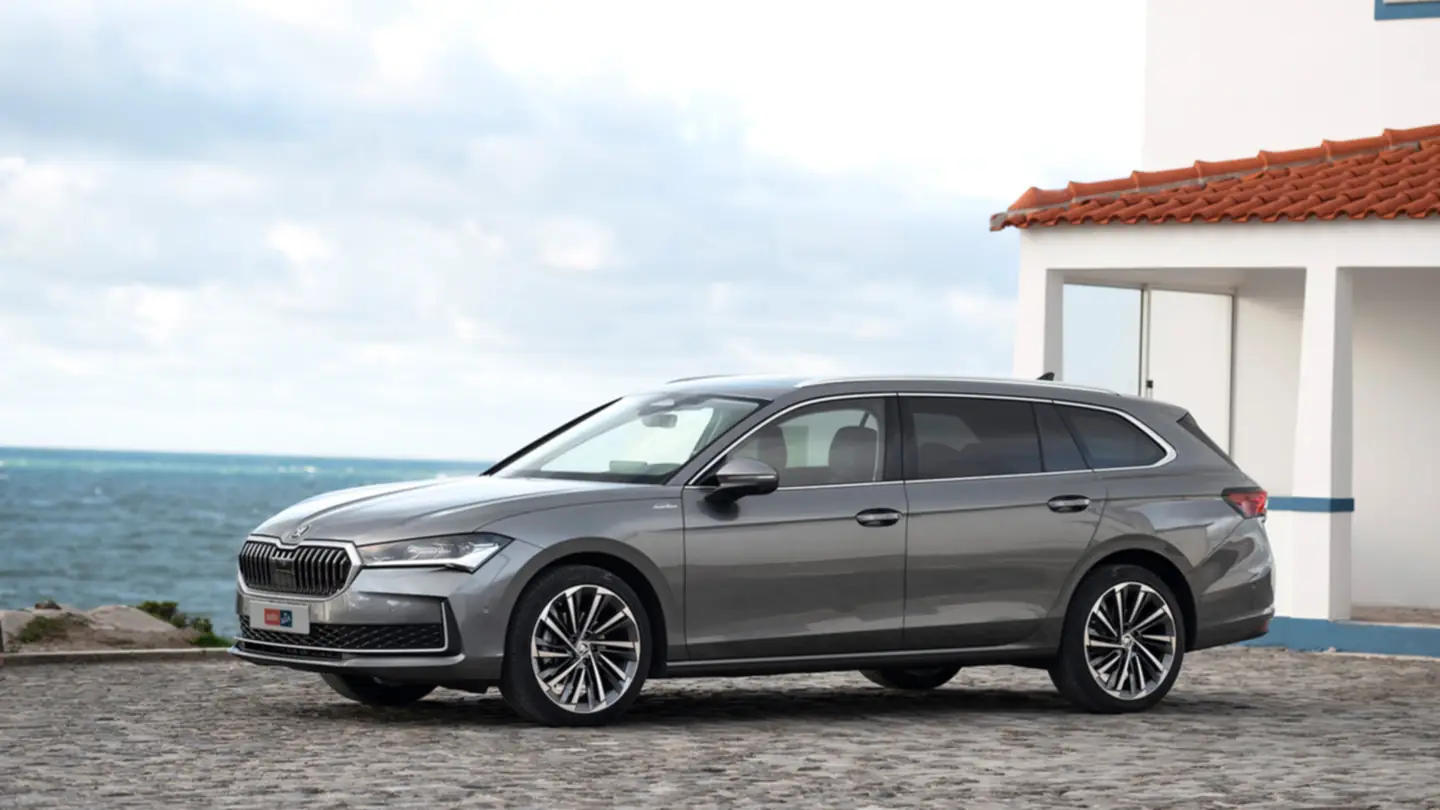 Новий Skoda Superb Фото 