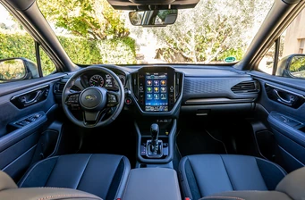 Новий Subaru Forester інтер’єр 