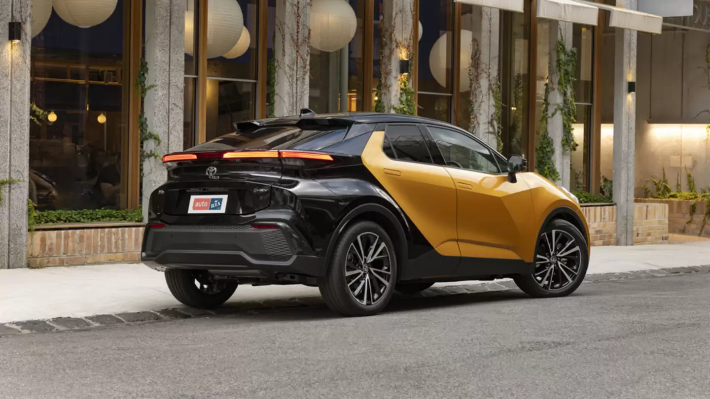 Новий Toyota C-HR Фото Фото 3