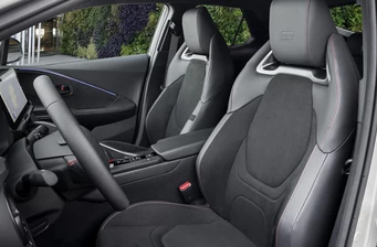 Новий Toyota C-HR інтер’єр Фото 2