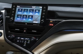 Новий Toyota Camry технології та безпека 