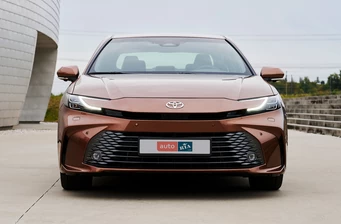 Новий Toyota Camry екстер’єр 