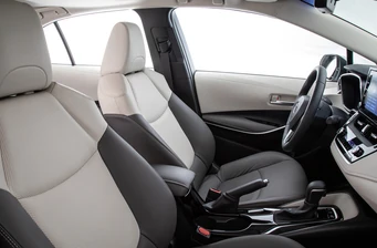 Новий Toyota Corolla інтер’єр Фото 2