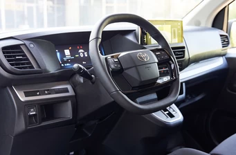 Новий Toyota Proace інтер’єр 