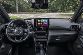 Новий Toyota Yaris Cross інтер’єр 