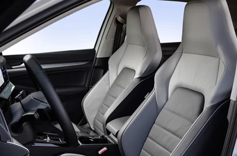 Новий Volkswagen Golf інтер’єр 