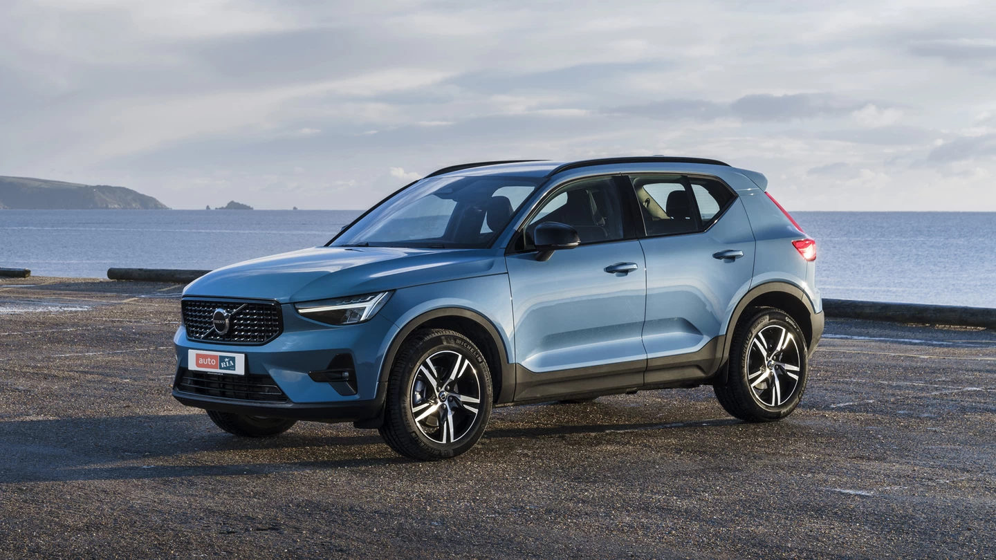 Volvo XC40 2024 - фото 1