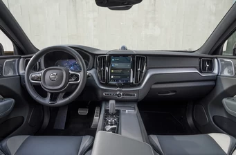 Новий Volvo XC60 Recharge технології та безпека 