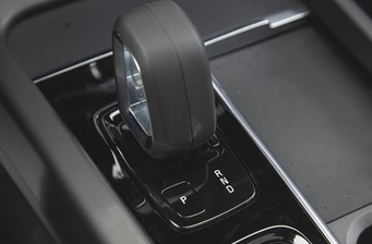 Новий Volvo XC60 Recharge технології та безпека Фото 3