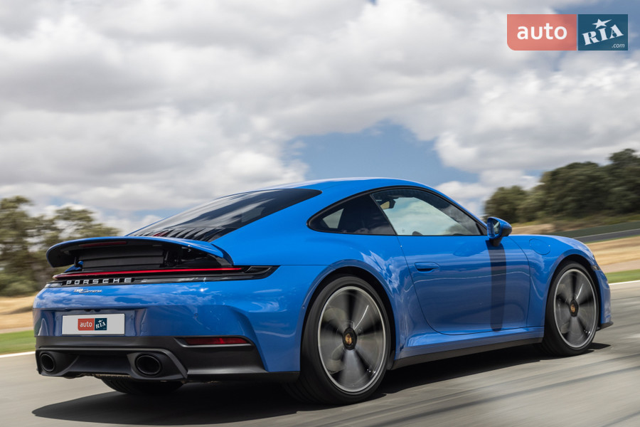 Новий Porsche 911 992 (FL) купе - фото 3