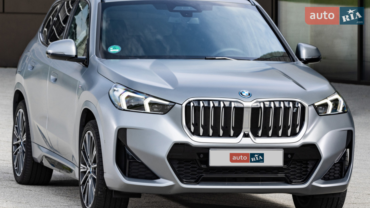Новий BMW iX1 U11 кросовер - фото 8