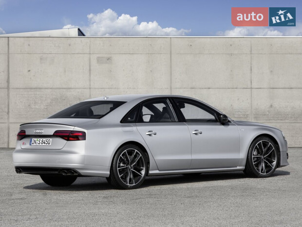 Audi S8