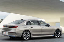 Новый BMW i7 G70 седан - фото 3