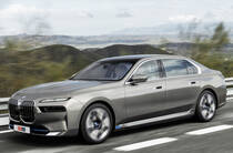 Новый BMW i7 G70 седан - фото 9