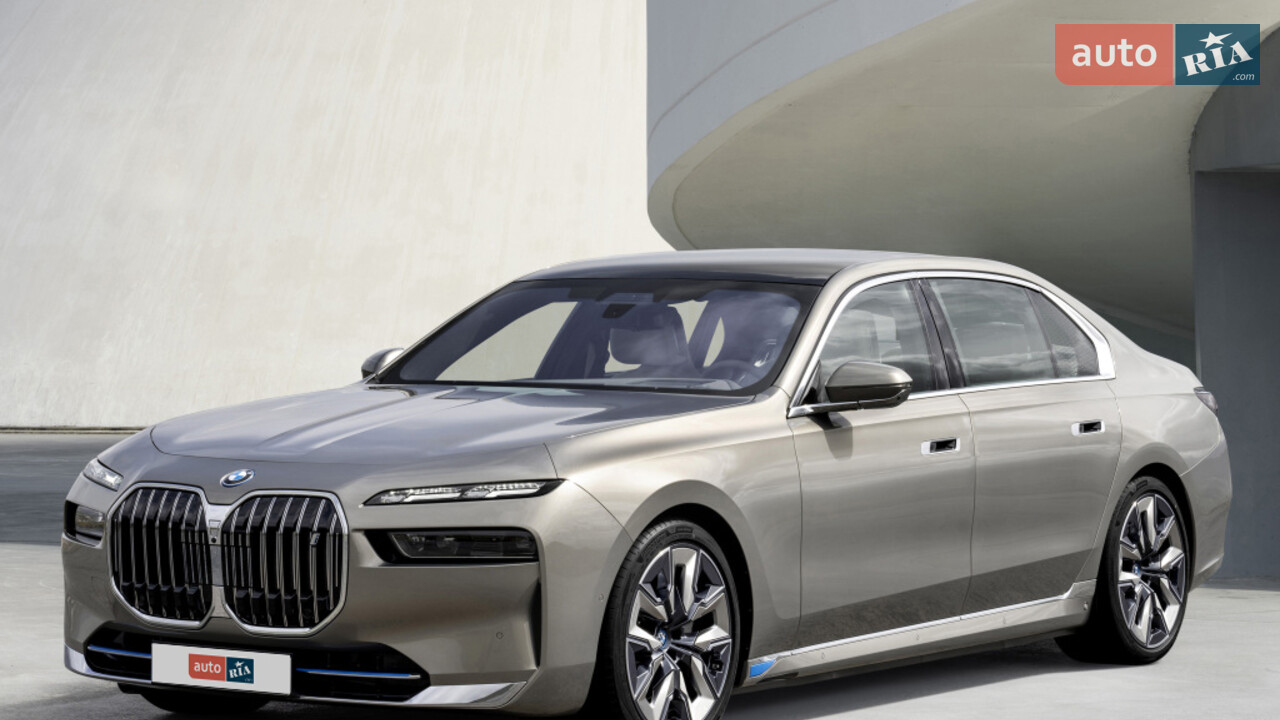 Новый BMW i7 G70 седан - фото 5