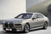 Новый BMW i7 G70 седан - фото 5