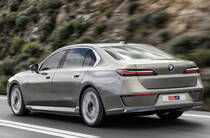 Новый BMW i7 G70 седан - фото 7