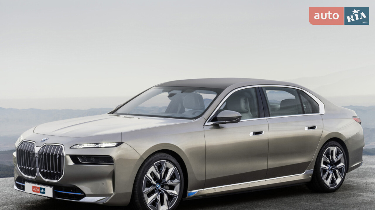 Новый BMW i7 G70 седан - фото 2