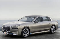 Новый BMW i7 G70 седан - фото 2