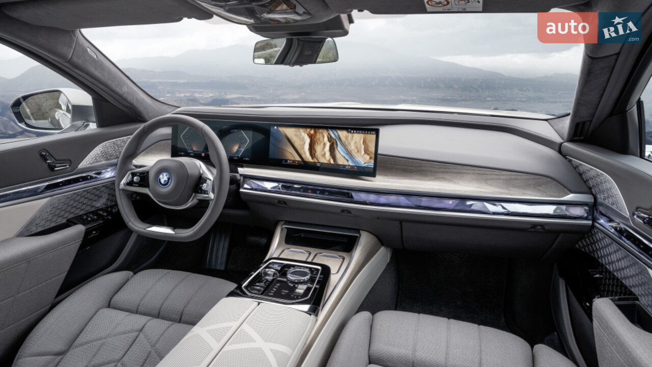 Новый BMW i7 G70 седан - фото 10