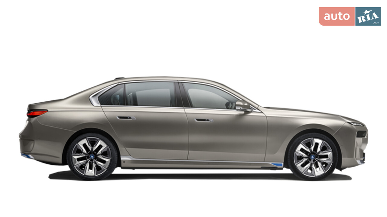 Новый BMW i7 G70 седан - фото 8